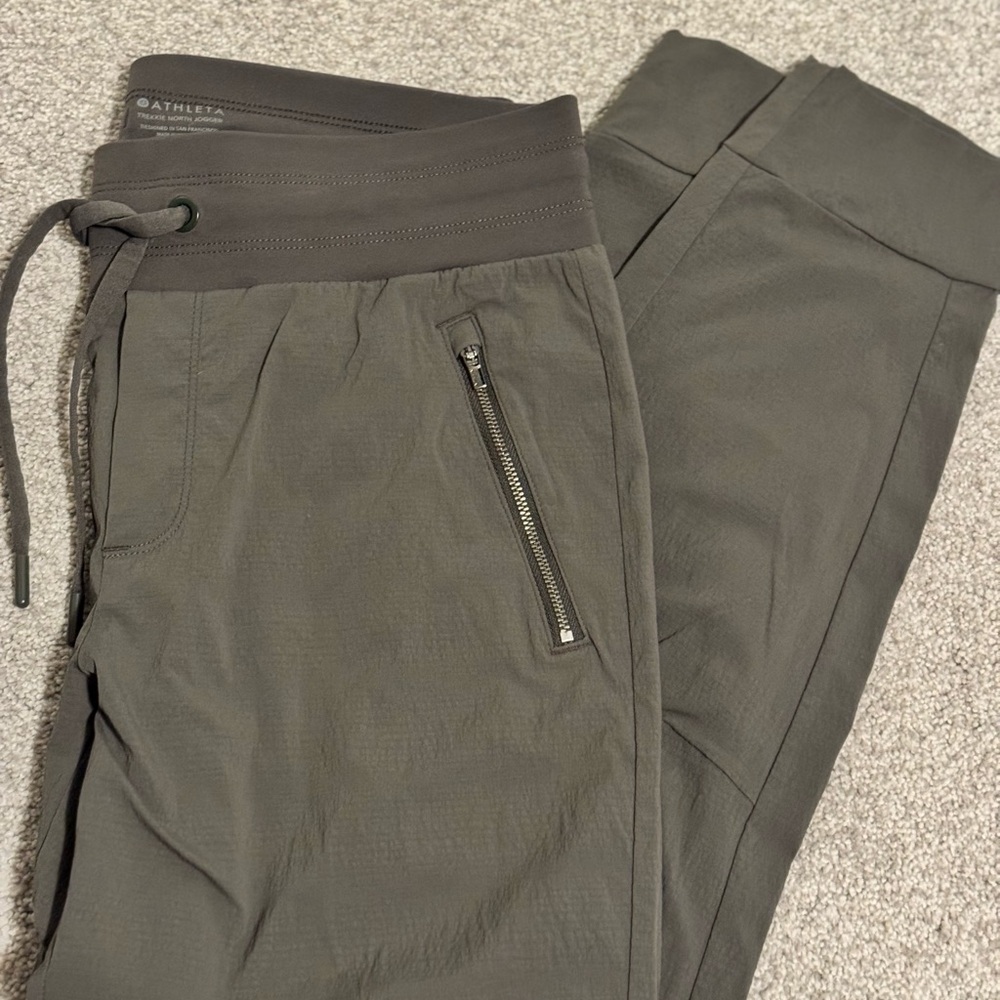 Athleta Green North Trekkie Pants